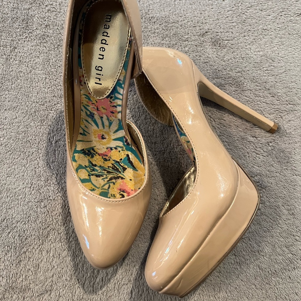 💫 Madden Girl - Beige Heels